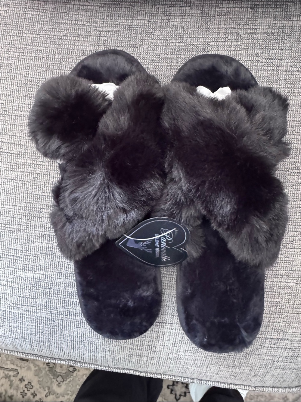 Plush Faux Fur Slide Slippers - Black. LG. 9/10